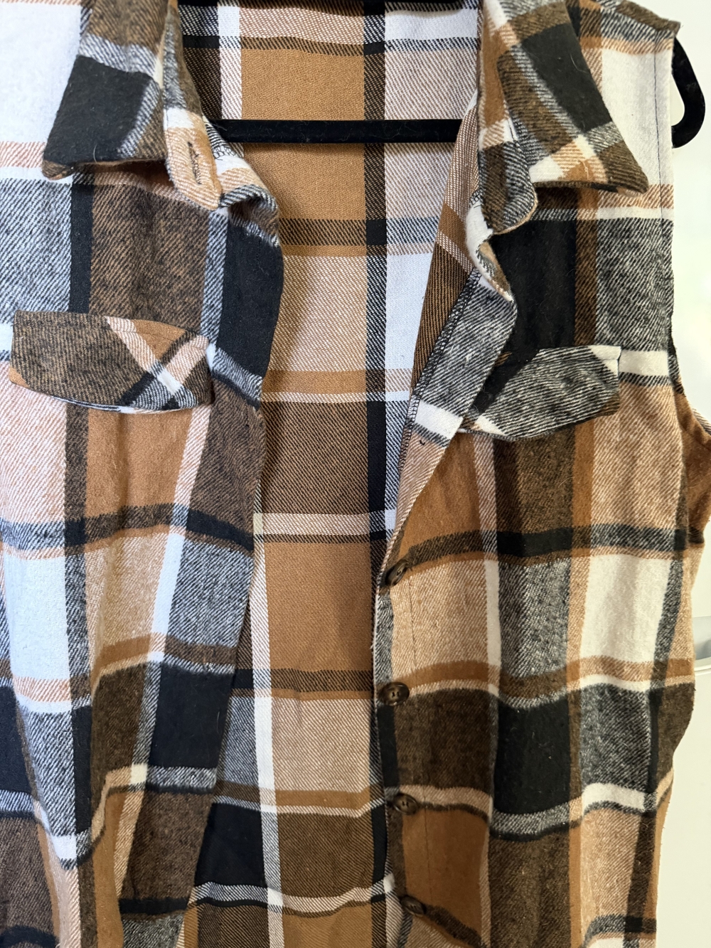 Plaid Button-Front Sleeveless Shacket in Tan, Black & Cream